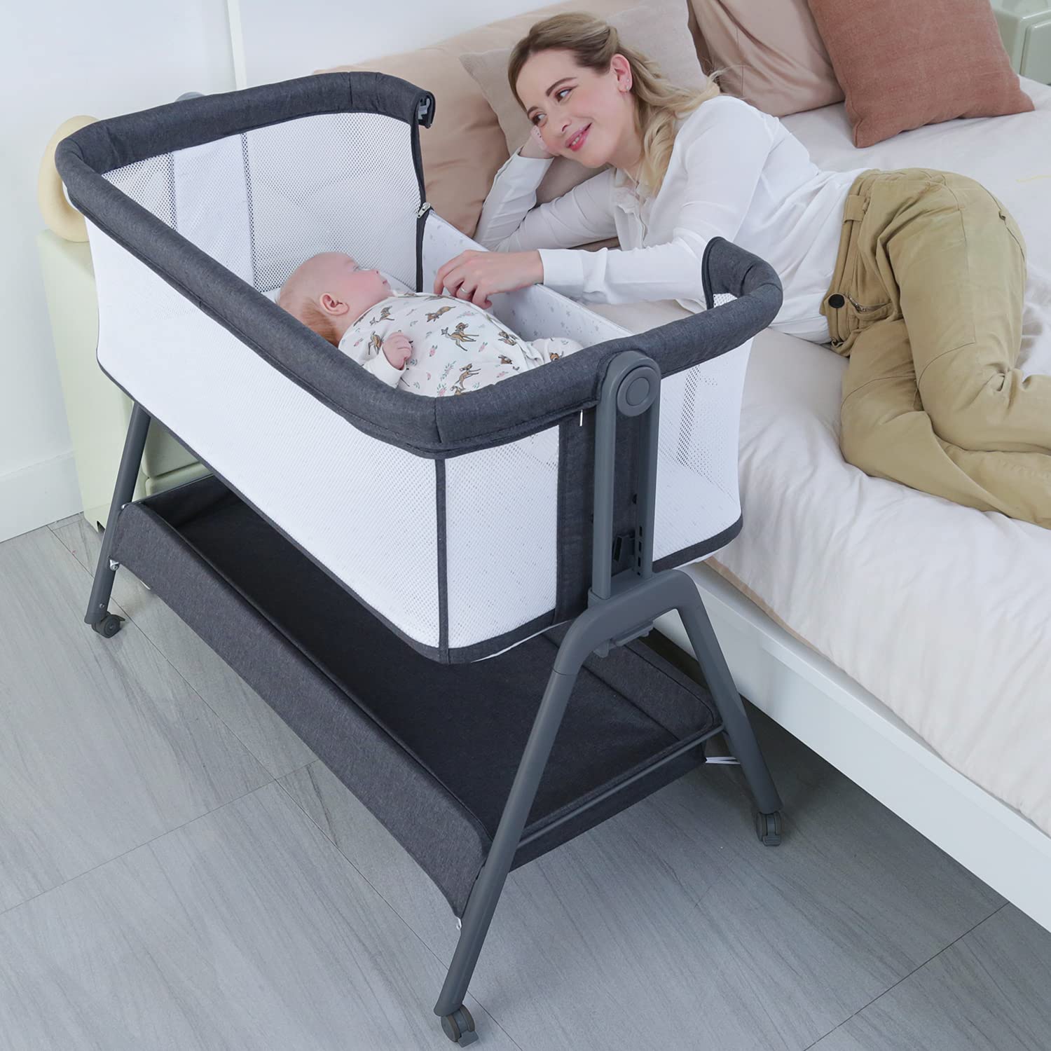 Baby Bassinet Bedside Crib with Storage Basket and Wheels